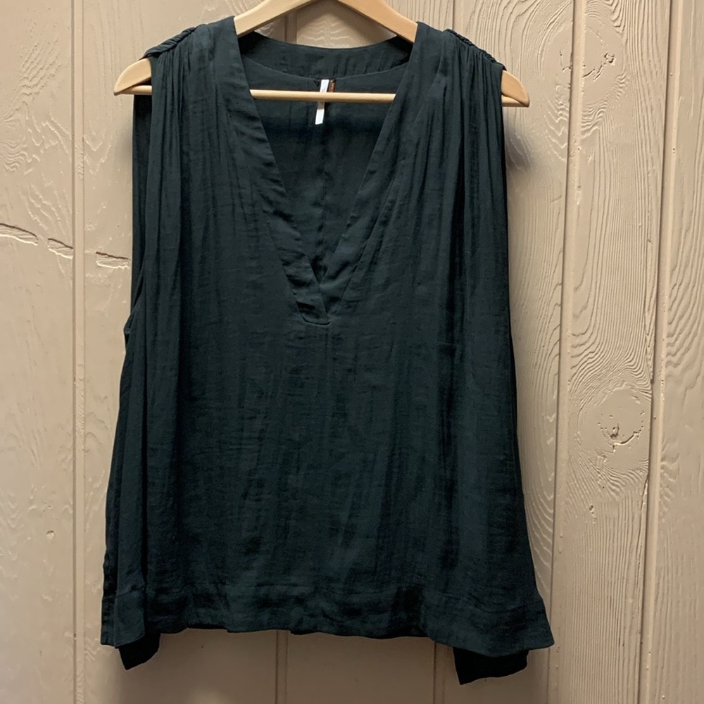 Free People Top - Picture 1 of 10